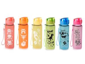 Borraccia 500ml tritan colorata con decori Kids Ø 6,5 cm x 21 H Senza BPA  - Con apertura a scatto, beccuccio, tappo con sicura e polsiera - Con  scovolino pulisci bottiglia 