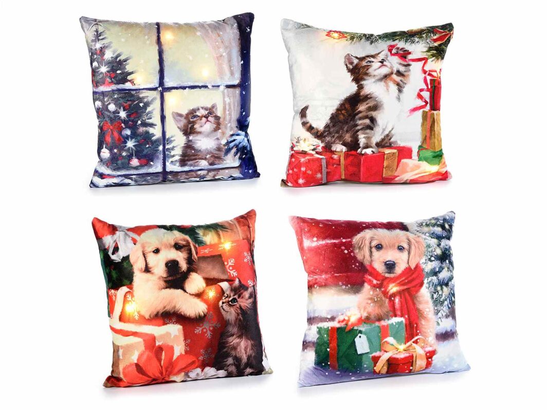 Cuscino imbottito sfoderabile "Il Natale dei cuccioli" c/LED
Misure: cm 45 x 45 H
Imbottitura inclusa - Funziona con 2 pile stilo non incluse
Assortimento: 4 fantasie