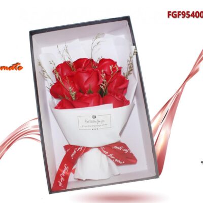 SCATOLA CON FASCIO ROSE PROFUMATE
SAN VALENTINO