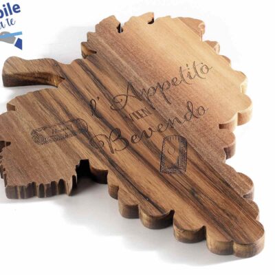 Tagliere a grappolo d'uva in legno di acacia c/decori incisi