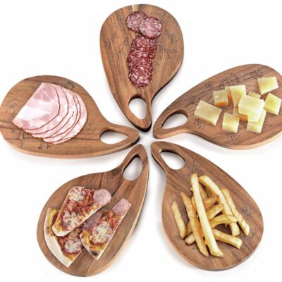 Set 5 taglieri in legno di acacia con incisioni floreali