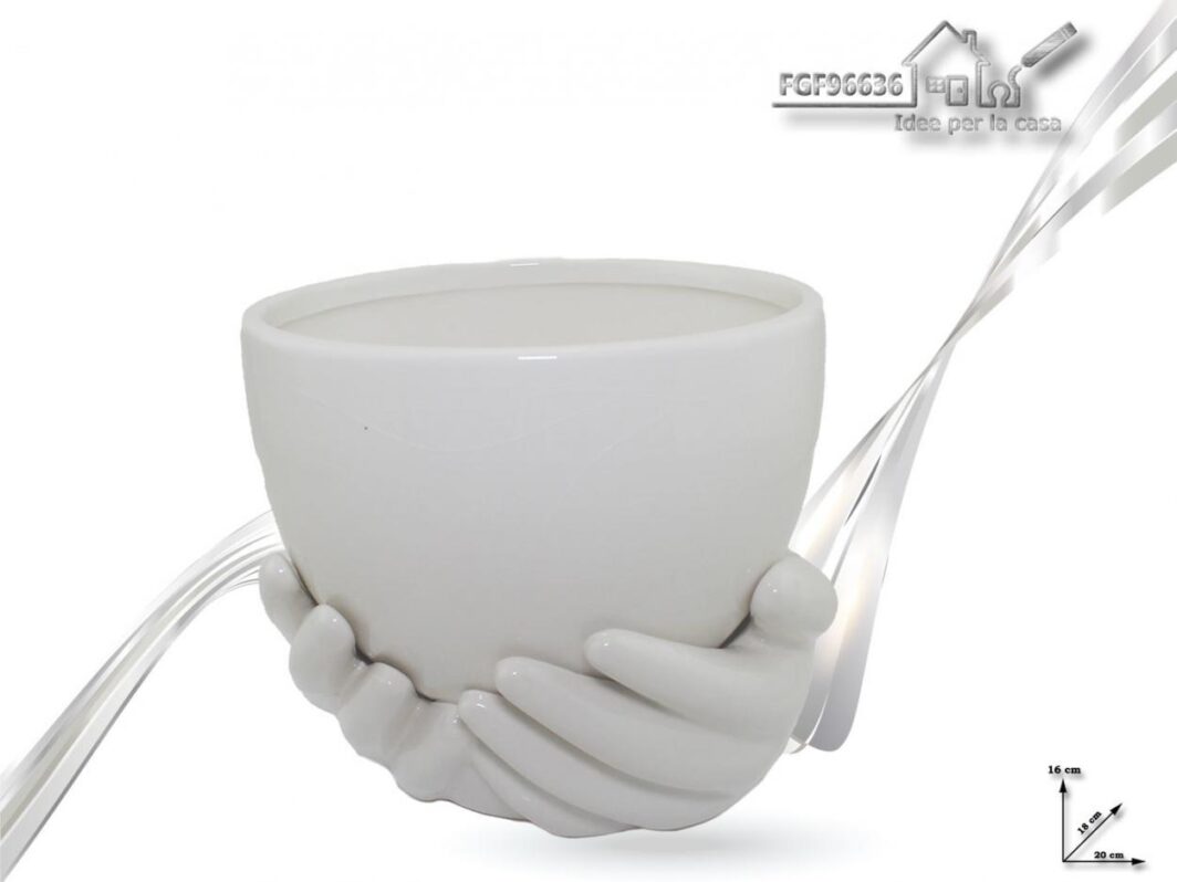 STATUA  CON CASPO IN CERAMICA BIANCA