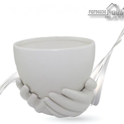 STATUA  CON CASPO IN CERAMICA BIANCA