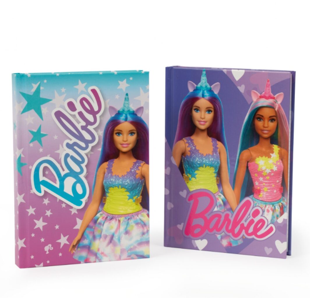 Giochi Preziosi Barbie - Diario Scuola Barbie 2024/2025, Copertina 2 Bambole Barbie Unicorno, Agenda Rigida 10 Mesi Non Datata, Interni a Quadretti con Segnalibro, Diario Elementari e Medie 24/25